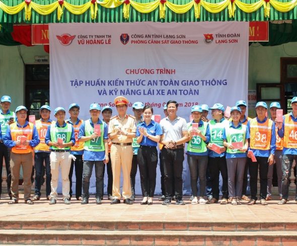 Honda Vũ Hoàng Lê chia sẻ kiến thức ATGT và kỹ năng LXAT cho bà con xã Minh Sơn huyện Hữu Lũng
