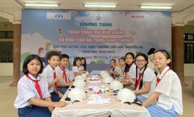 ?CHUỖI SỰ KIỆN TRAO TẶNG MŨ BẢO HIỂM & ĐÀO TẠO KIẾN THỨC ATGT CHO PHỤ HUYNH VÀ HỌC SINH NĂM HỌC 2022 – 2023