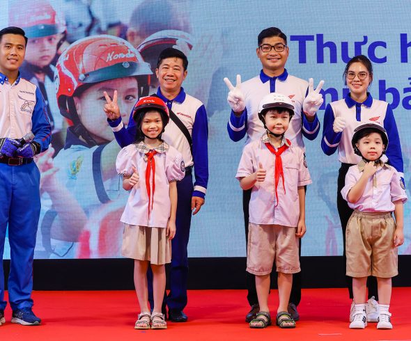 DỰ ÁN TRAO TẶNG MŨ BẢO HIỂM ĐẠT CHUẨN CHO HỌC SINH LỚP 1 NĂM HỌC 2024 – 2025