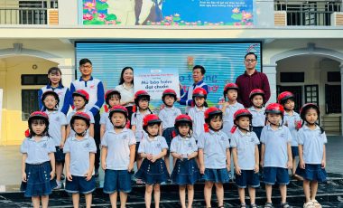TRAO TẶNG MŨ BẢO HIỂM & ĐÀO TẠO KIẾN THỨC ATGT CHO PHỤ HUYNH & HỌC SINH TIỂU HỌC NGUYỄN DU, TIỂU HỌC ĐOÀN KẾT 2024 – 2025