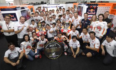 MotoGP 2017 chặng 18: Chiến thắng áp đảo của Repsol Honda Team và và danh hiệu cho Nhà sản xuất của năm